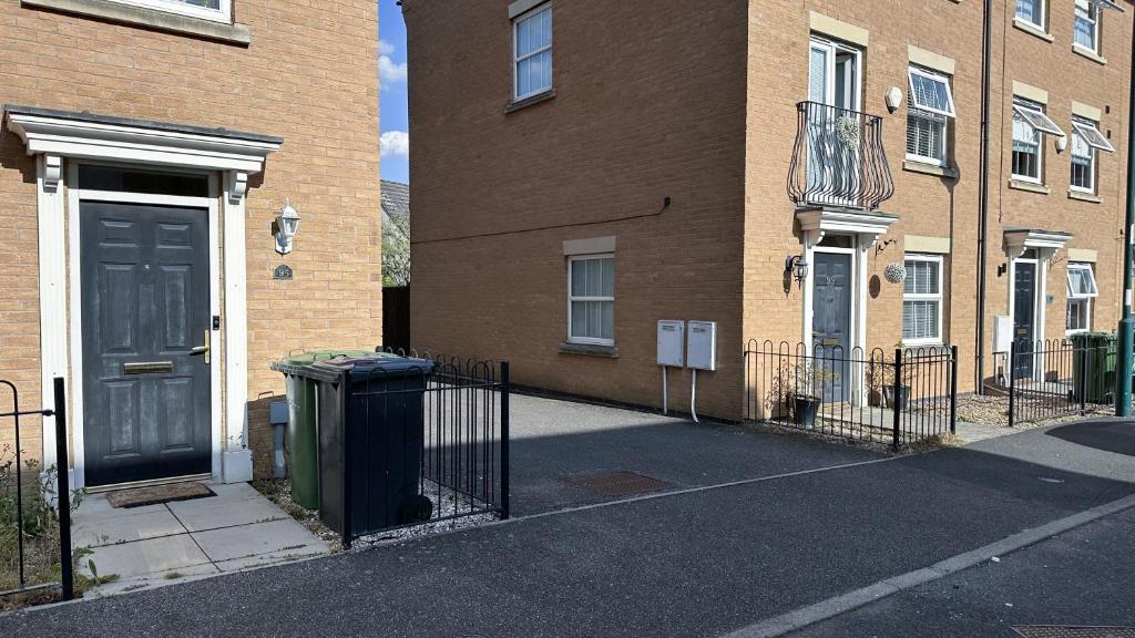 Charming Coach House in Peterborough - Two-Bedroom House for Rents | Gape Properties United Kingdom