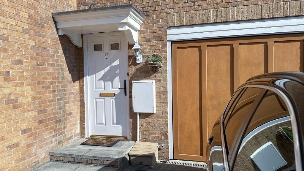 Charming Coach House in Peterborough - Two-Bedroom House for Rents | Gape Properties UK
