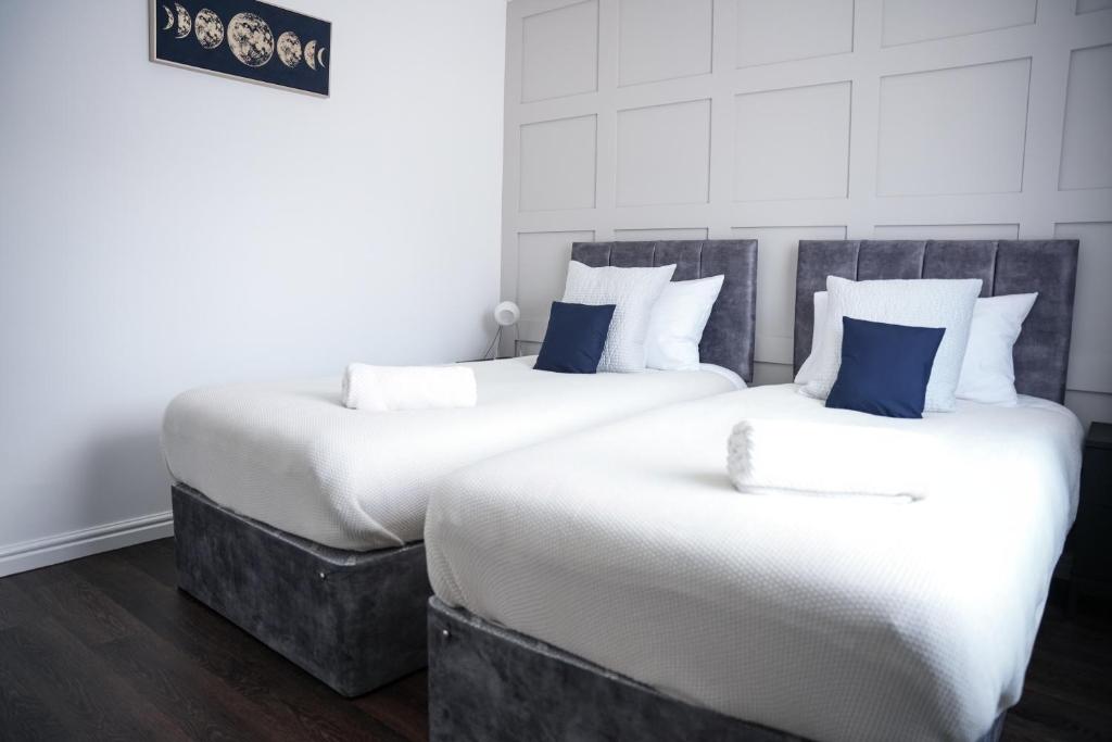 Charming Coach House in Peterborough - Two-Bedroom House for Rents